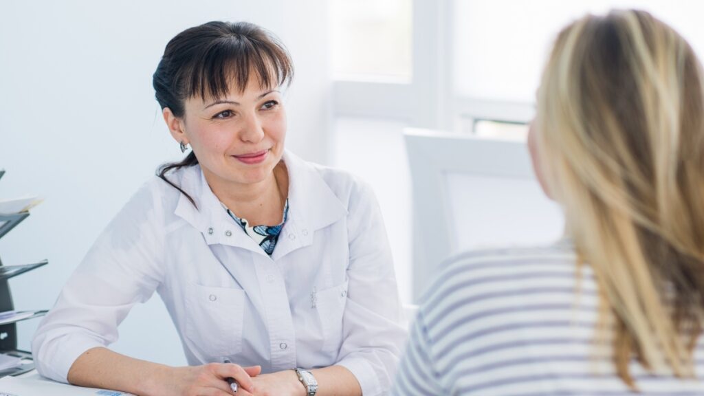 A doctor discusses stimulant detox with a client during detox in Michigan.