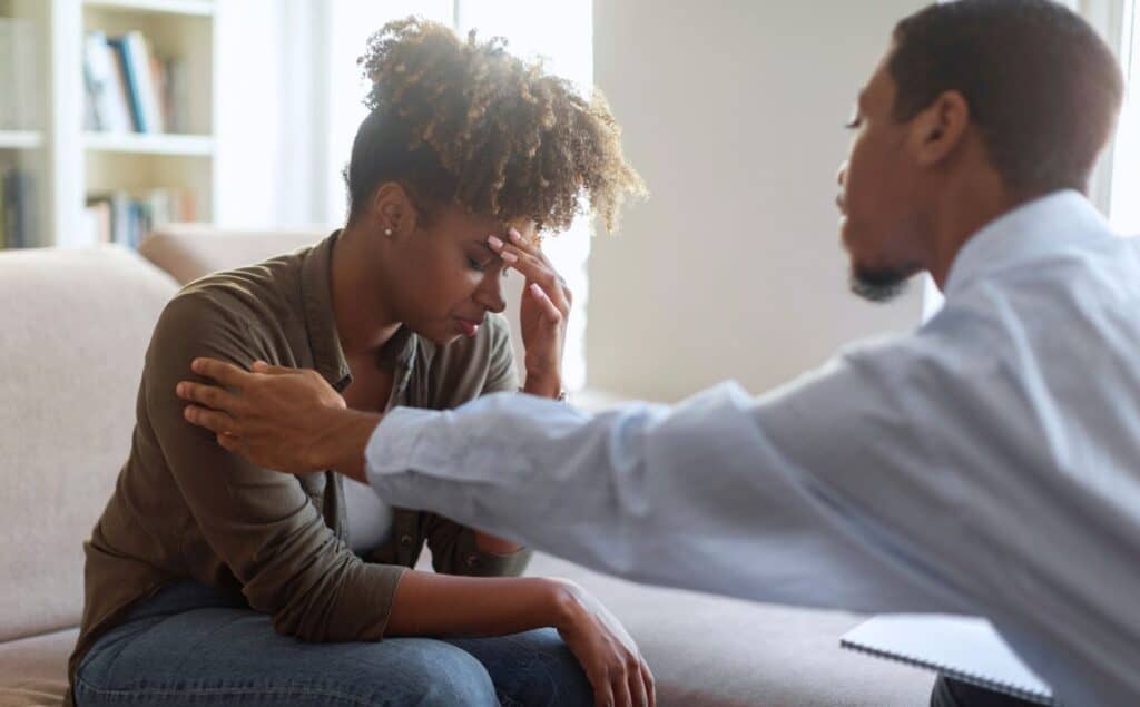 A therapist offering emotional support during alcohol detox in Michigan.
