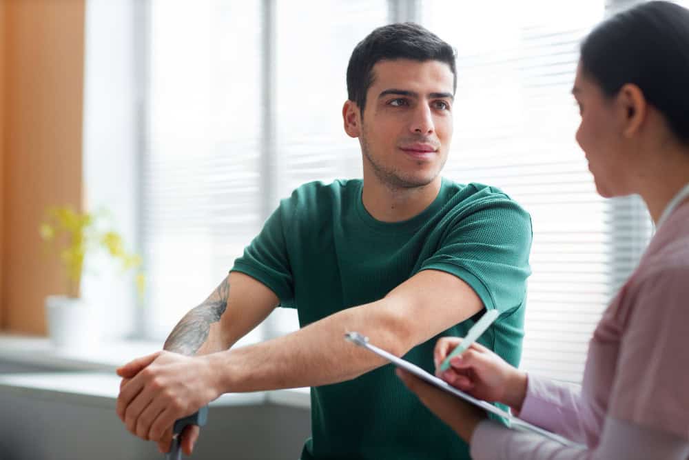 Doctor assisting patient during treatment at detox near Toledo Ohio center