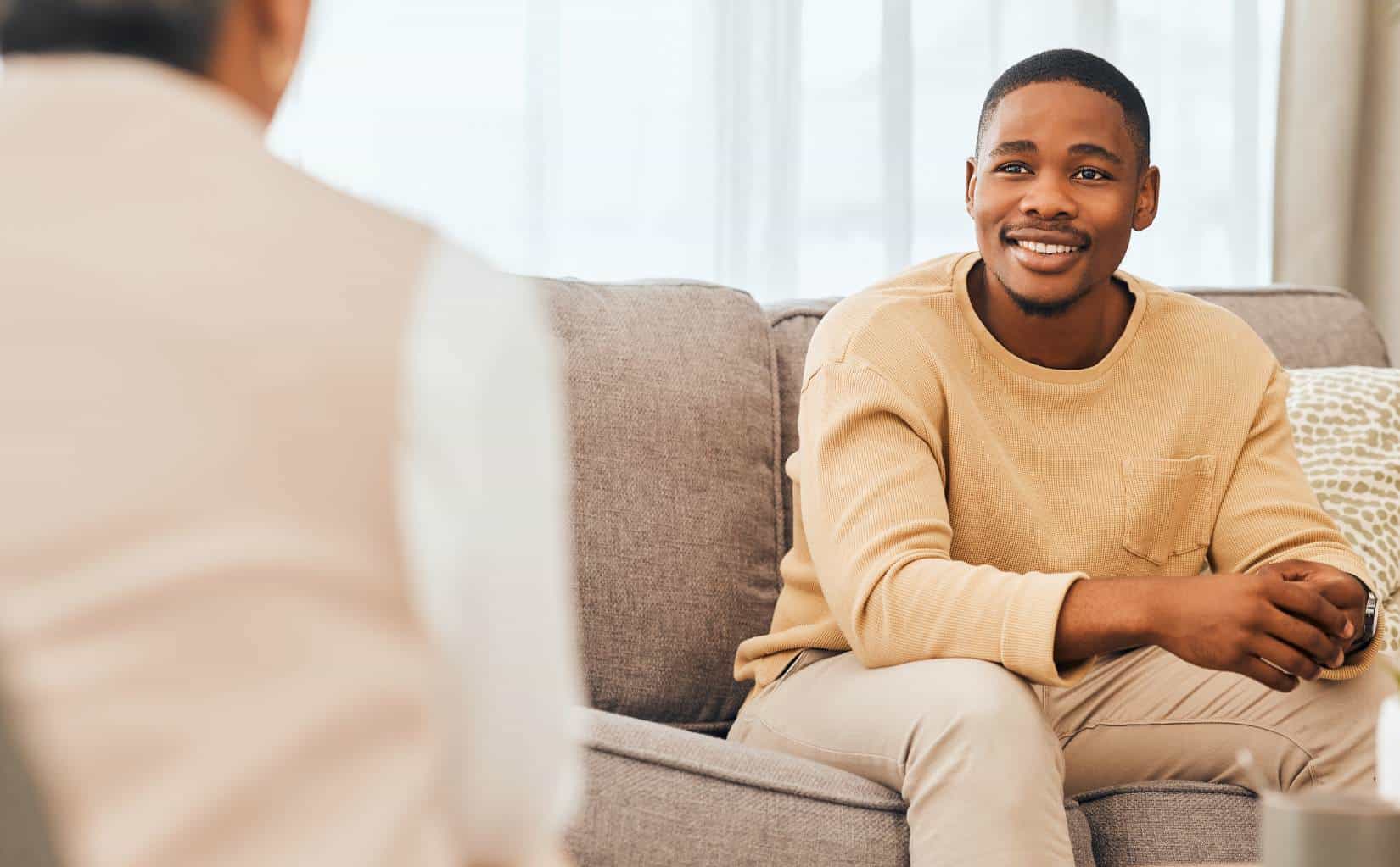 A therapist and client in a one-on-one therapy session at a rehab near Troy, Michigan.